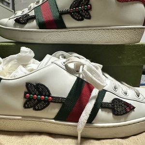 Gucci Embroidered Crystal Arrow sneakers